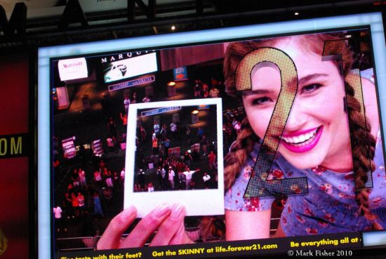 《FOREVER21 TIMES SQUARE DIGITAL BILLBOARD 》作者：space150