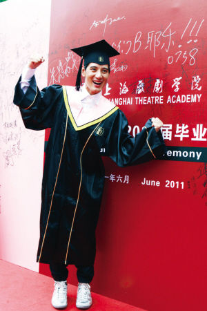 蒲巴甲taptap点点毕业谈收获拜女同学为师学台词(图)