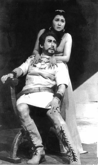 1984年，李媛媛（后）饰演克莉奥佩特拉。